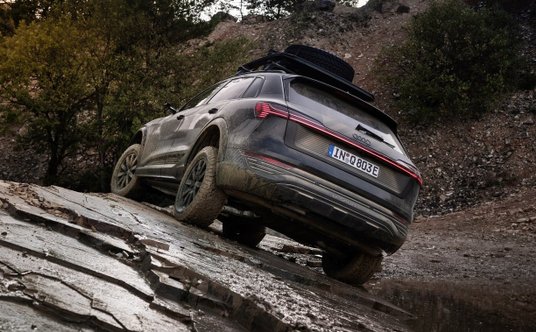 Audi Q8 E-Tron Edition Dakar