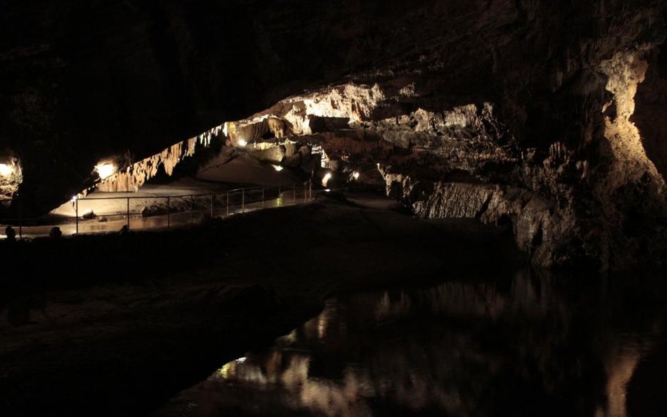 Jaskinie w Han-sur-Lesse w Belgii