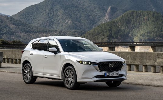 Aktualna generacja Mazdy CX-5 otrzymała niewielką modernizację w 2023 roku