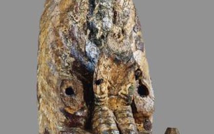 Tronująca Madonna z Ołoboku. Uchodzi za najstarszą drewnianą rzeźbę maryjną w Polsce. (XII w.)