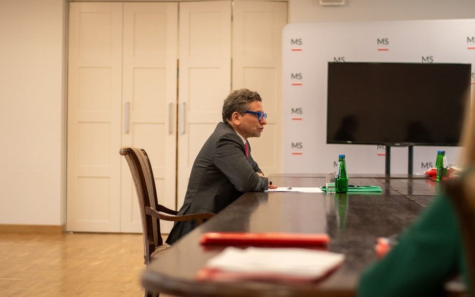 Sędzia Wojciech Postulski w trakcie wysłuchań przez zespół oceniający kandydatów do KSSiP