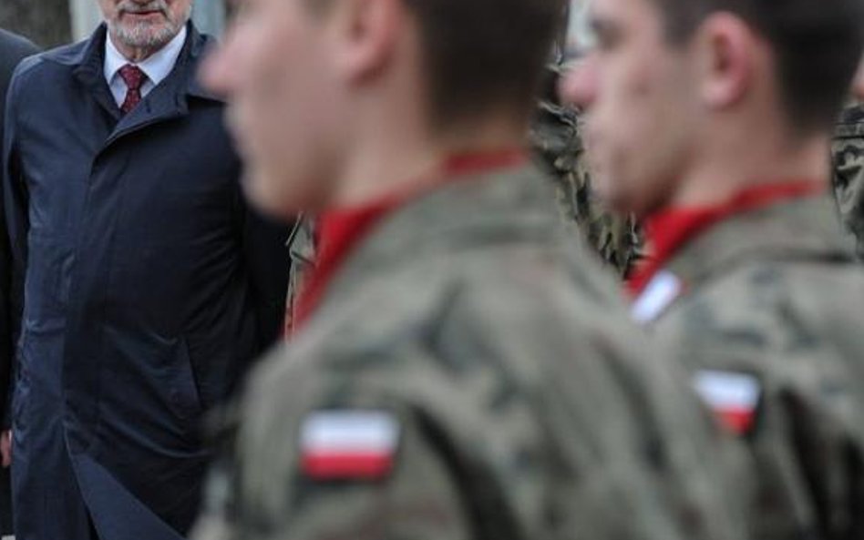 Dotychczas szefowi MON podlegała tylko Żandarmeria Wojskowa, teraz także dowództwo obrony terytorial