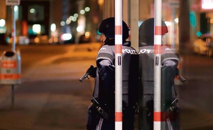Tragiczna noc w Wiedniu. Policja szuka terrorystów