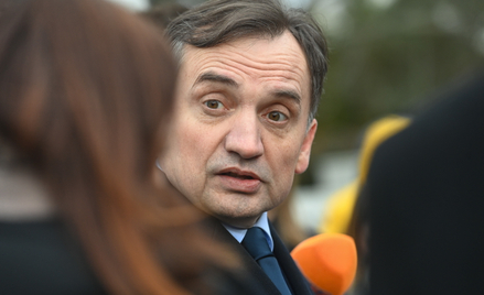Warszawa, 02.02.2025. Poseł Prawa i Sprawiedliwości Zbigniew Ziobro na konferencji prasowej przed Po