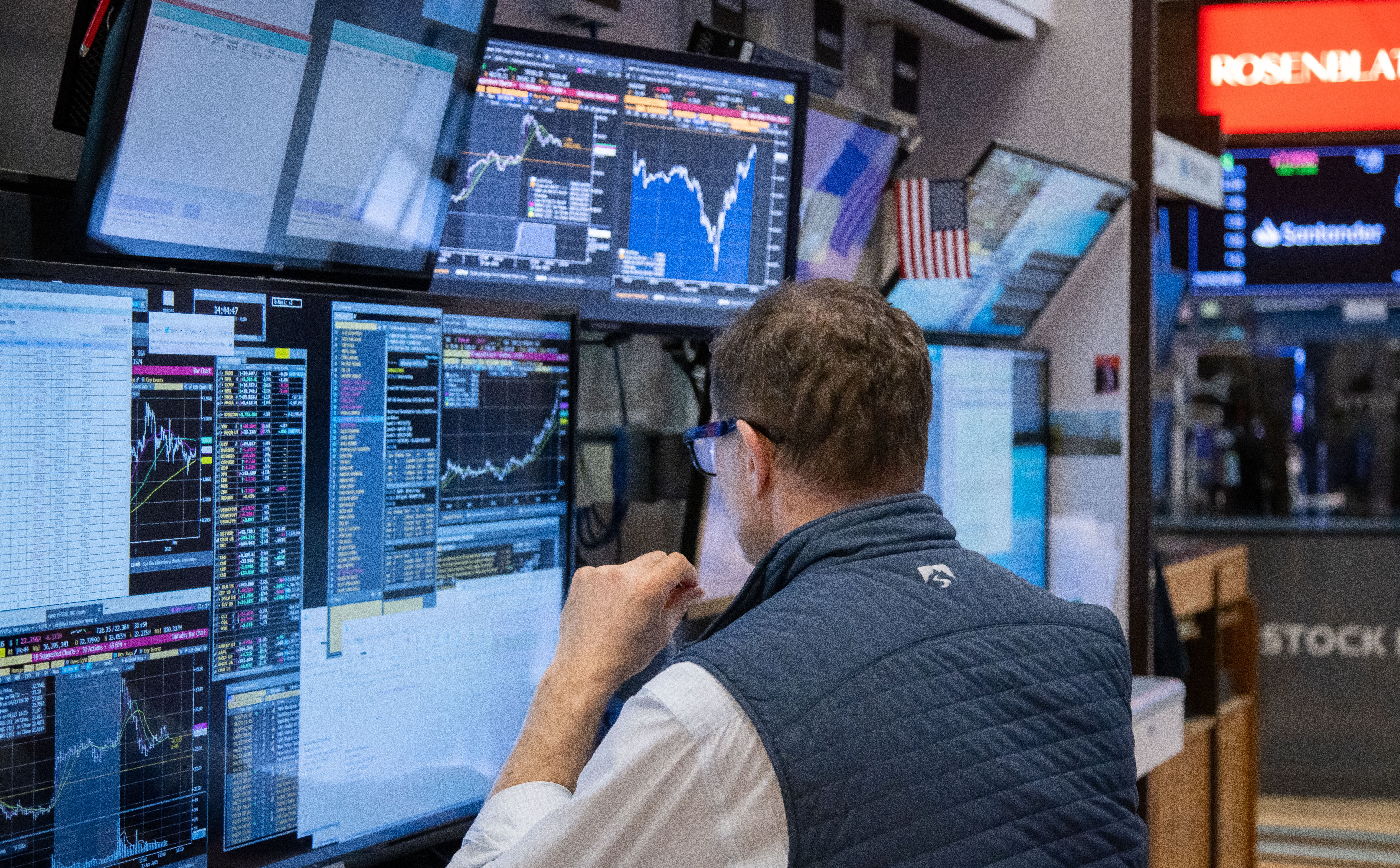 Drożejące złoto i taniejący gaz. Jak wpłyną na rynki akcji?