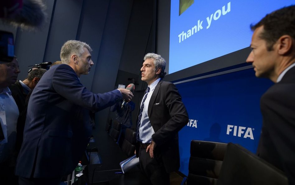 Rzecznik FIFA Walter De Gregorio podczas konferencji prasowej w głównej siedzicie federacji w Zurych