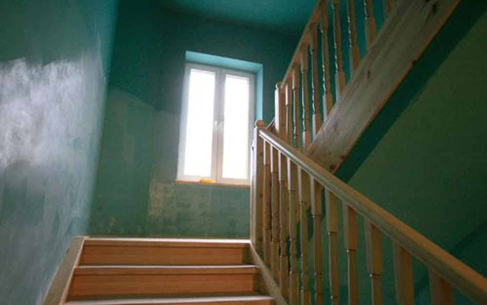 Montaż schodów z balustradą jest objęty najwyższą stawką VAT