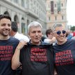 Nichi Vendola (w środku), bardzo popularny postępowy polityk włoski i homoseksualista, na paradzie g