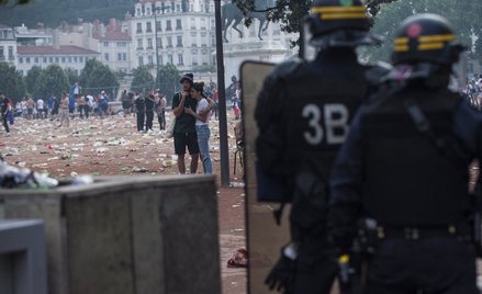 Francja po sukcesie reprezentacji. Dwóch kibiców nie żyje