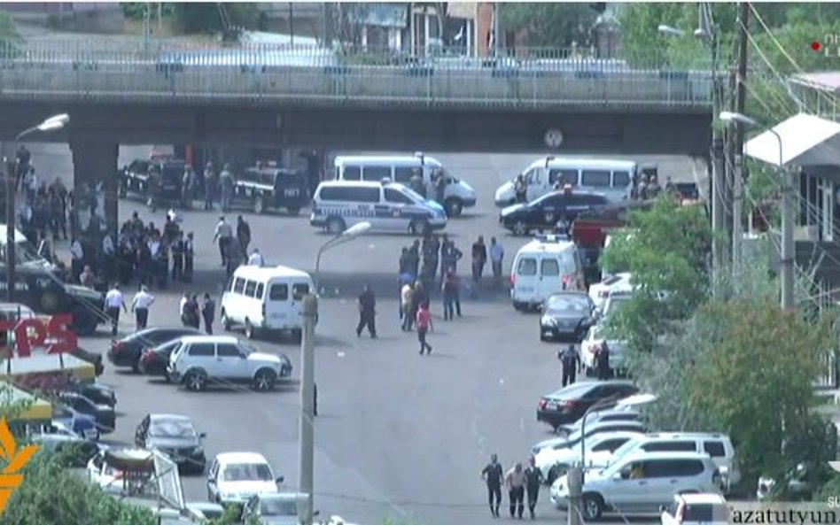 Armenia: Opozycjoniści zajęli budynek policji w Erywaniu