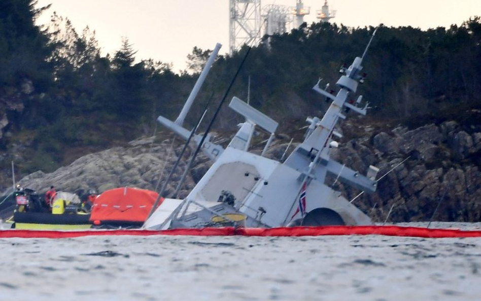 Norweski okręt tonie u wybrzeży kraju