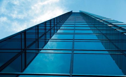 Szklane biurowce nie mogą się obyć bez wydajnych systemów klimatyzacyjnych