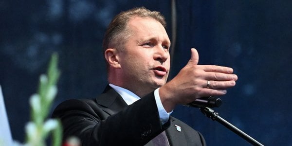 Lasota pyta: Co pociąga Czarnka do Putina?