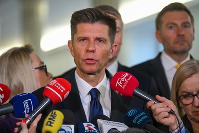 Wśród osób które odchodzą z Polski 2050 jest poseł Ryszard Petru, były przewodniczący koła partii na