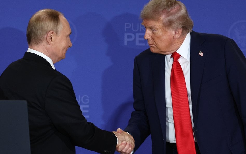 Władimir Putin i Donald Trump tuż przed spotkaniem na Alasce