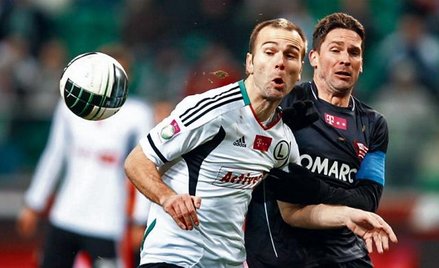 Danijel Ljuboja (z lewej) w meczu z Cracovią irytował. Grał, jakby zapomniał, że istnieją spalone