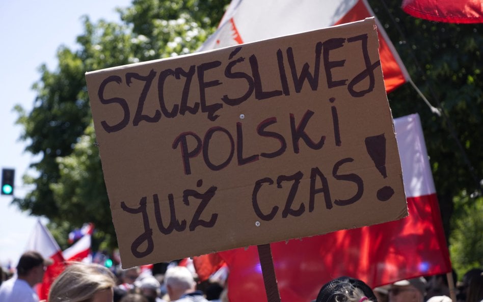 Czy Polacy chcą, aby świat wreszcie się zmienił, ale oczekują, że potrzeby te zaspokoją politycy sta