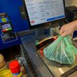 Wraca pomysł 10 proc. rabatu dla klienta za skorzystanie z kasy samoobsługowej. W USA