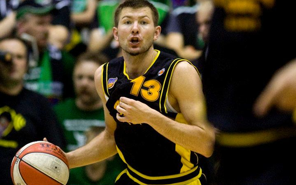 W niedzielnym meczu to Trefl grał bardziej zespołowo - miał dwa razy więcej asyst od rywali (18-9).