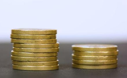 Stopy coraz niższe, kredyty coraz droższe