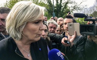 Marine Le Pen w rozmowie z pracownikami Whirlpoola obiecała, że jeśli zostanie prezydentem, nie dopu