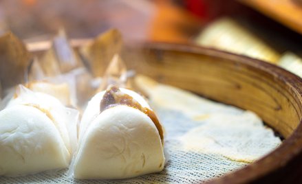 Uliczny sprzedawca bułek z wyróżnieniem Michelina