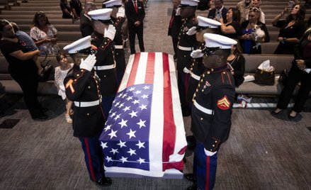 Pogrzeb jednego z żołnierzy USA, który zginął w sierpniu 2021 roku na lotnisku w Kabulu