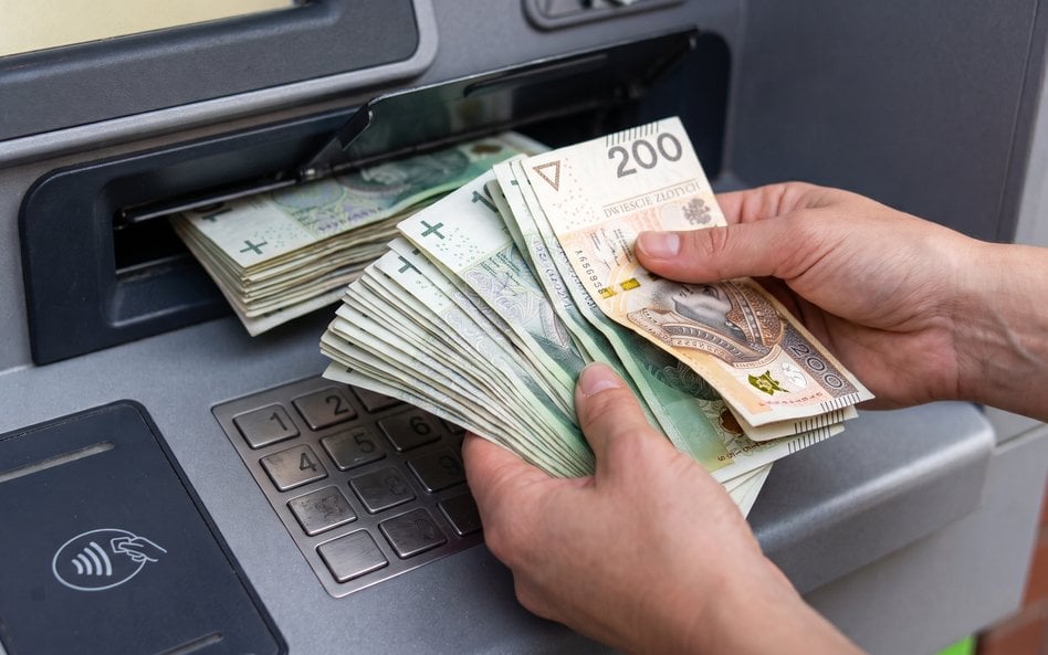 Banki zalecają trzymanie części gotówki w domu - na wszelki wypadek