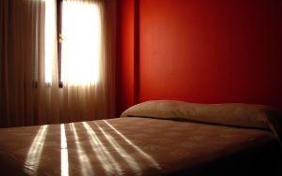 Nocleg w hotelu pracowniczym bez daniny