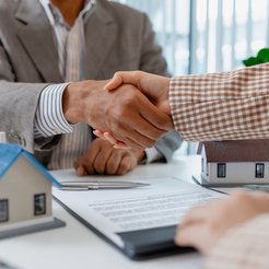 Otwarcie przez Jarosława Gowina zawodu pośrednika nieruchomości sprawiło, że w zasadzie każdy może z