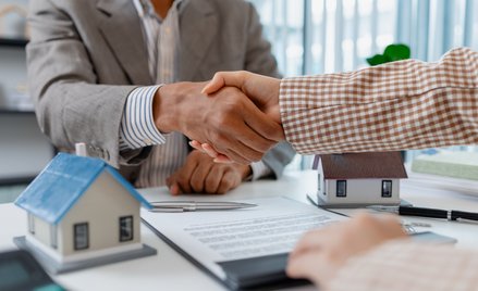 Otwarcie przez Jarosława Gowina zawodu pośrednika nieruchomości sprawiło, że w zasadzie każdy może z