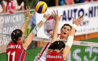 Katarzyna Skowrońska- -Dolata atakuje w meczu z Rosją, ostatnim sprawdzianie reprezentacji siatkarek