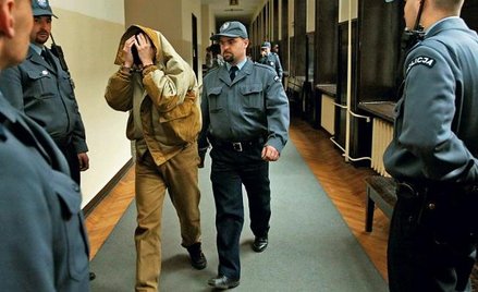 W ubiegłym roku sądy skazały 800 pedofilów. Na zdjęciu oskarżeni w procesie grupy pedofilów z Dworca
