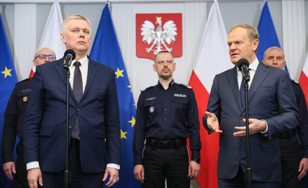 Premier Donald Tusk oraz minister spraw wewnętrznych i administracji, koordynator służb specjalnych 