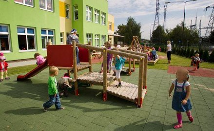 Projekt ustawy przesuwający o dwa lata objęcie dzieci sześcioletnich obowiązkiem szkolnym jest dopie