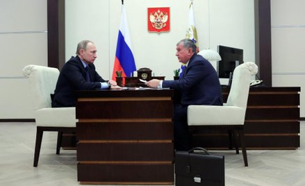 Prezydent Rosji Władimir Putin i prezes Rosneftu Igor Seczin