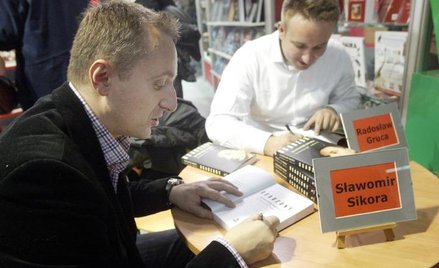 Autorzy książki na targach w Krakowie