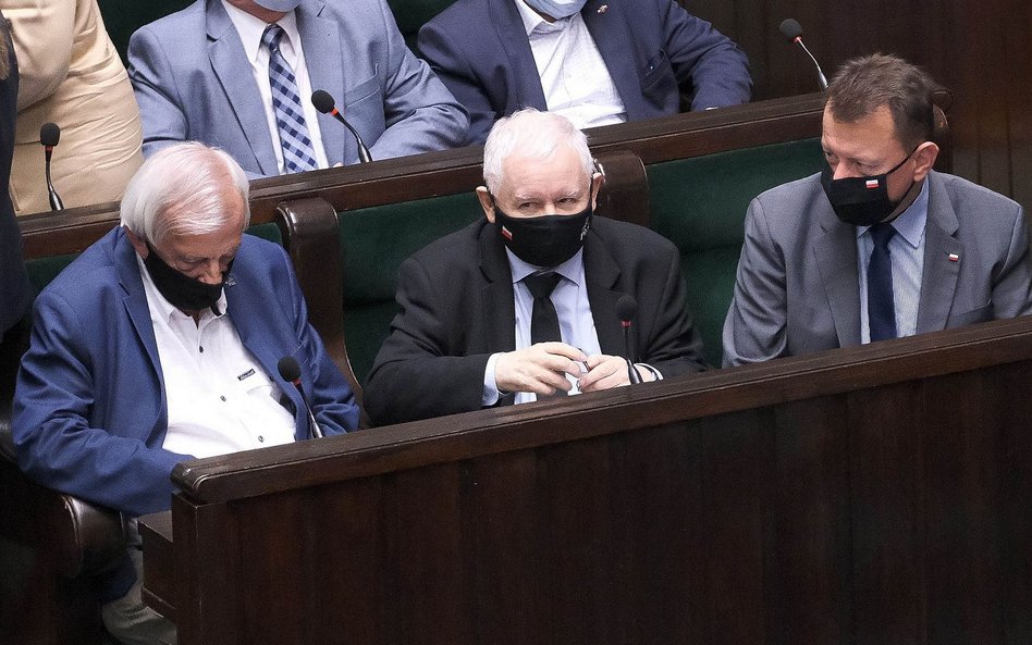 Czy zamrożona izba usatysfakcjonuje Brukselę