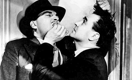 W filmie „Numer siedemnaście” gangsterzy zaciekle walczą o skradziony naszyjnik