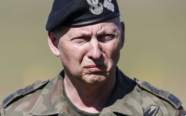 Gen. Różański dołącza do "ekipy Szymona" Hołowni