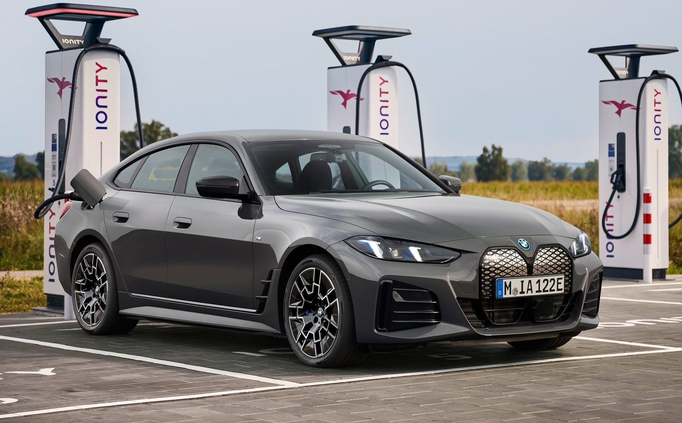 Ten patent zmieni oblicze motoryzacji. BMW skraca czas ładowania do jednej minuty