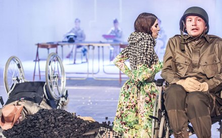 „Być jak dr Strangelove” w reżyserii Marcina Libera z Teatru Dramatycznego w Wałbrzychu