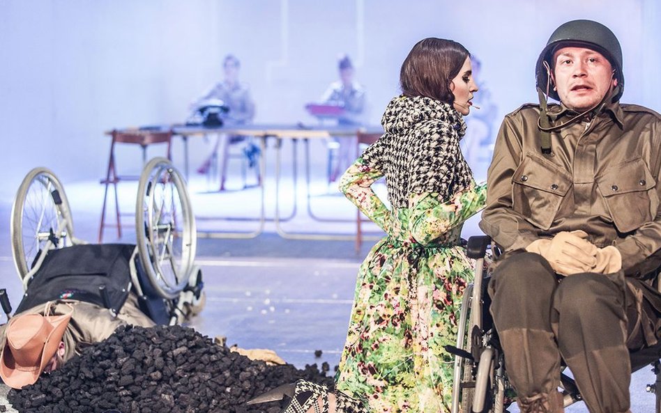 „Być jak dr Strangelove” w reżyserii Marcina Libera z Teatru Dramatycznego w Wałbrzychu