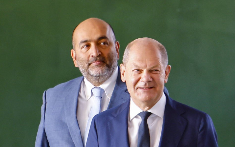 Współprzewodniczący Zielonych Omid Nouripour i kanclerz Olaf Scholz z SPD