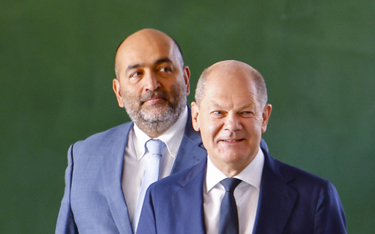Współprzewodniczący Zielonych Omid Nouripour i kanclerz Olaf Scholz z SPD