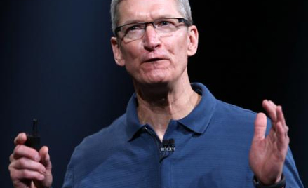 Tim Cook rozdaje majątek