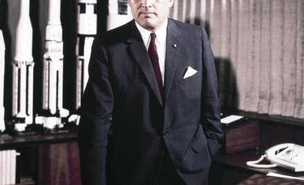 Wernher von Braun podczas II wojny światowej współtworzył pociski V-2, po wojnie zaś uczestniczył w 