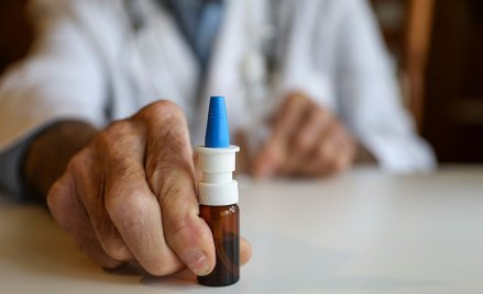 Lek na Covid-19 może mieć postać kropli do nosa