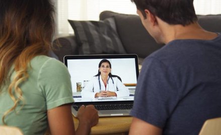 Poszukiwanie diagnozy w Internecie będzie coraz częstsze, ale nie zastąpi wizyty u lekarza