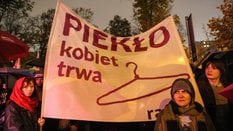 Uczestniczki ogólnopolskiego protestu proaborcyjnego pod hasłem „Czerwona kartka za aborcję”